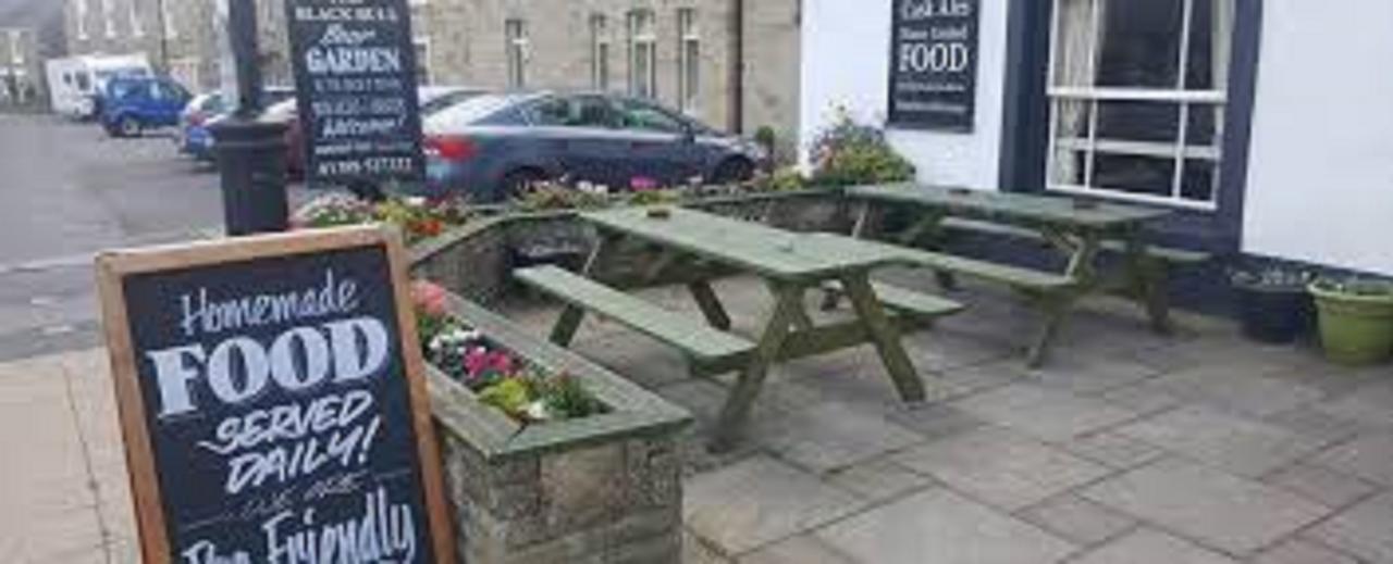 לינה וארוחת בוקר Wolsingham The Black Bull מראה חיצוני תמונה